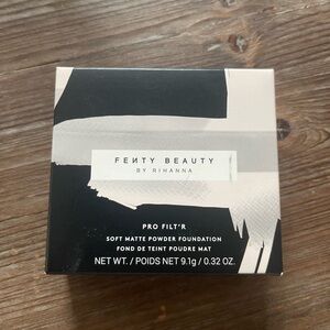 Fenty Beauty Pro Filt'r Soft Matte Powder Foundation